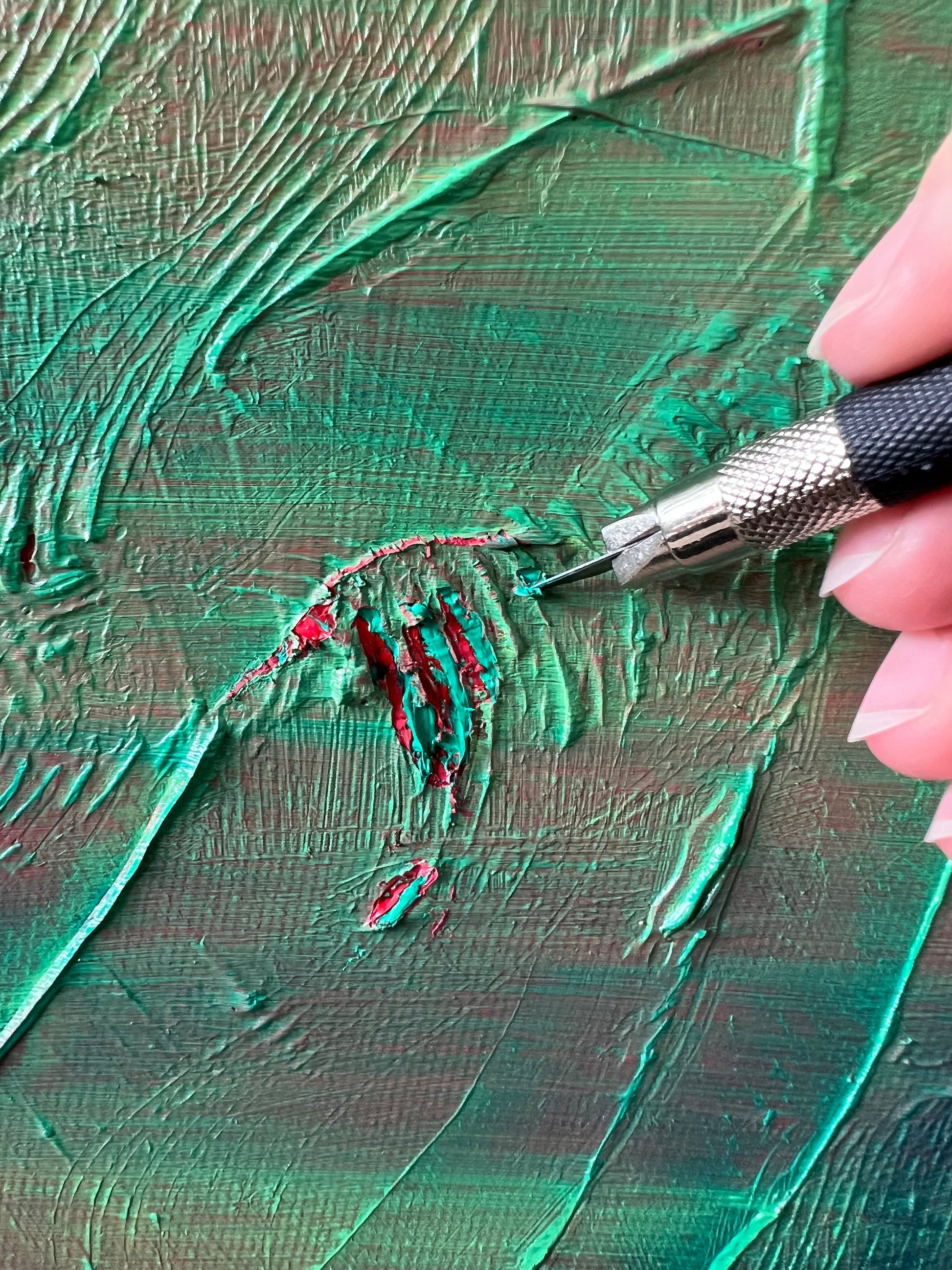 Laisser une empreinte, translating to "Leave a Mark", in English is an oil & ink painting by Beatrice Morel, a close up featuring red and green